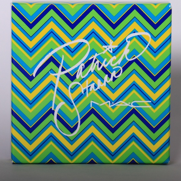 HOT & HEAVY Face Powder by Patrick Starrr - Picture 3 of 5